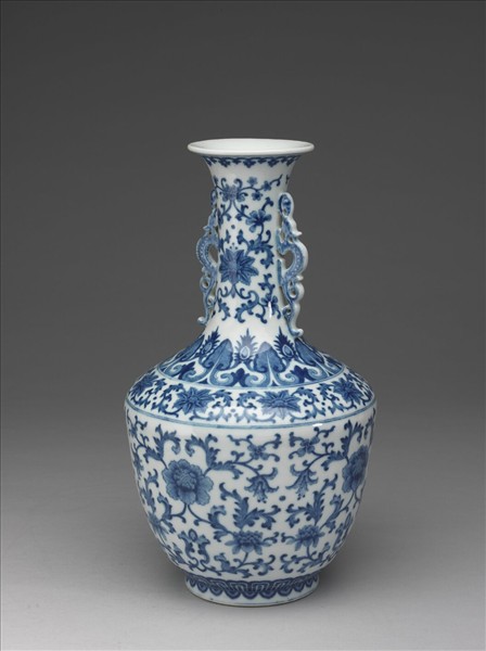 青花花卉紋龍耳瓶