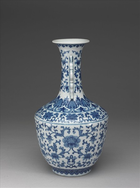 青花花卉紋龍耳瓶