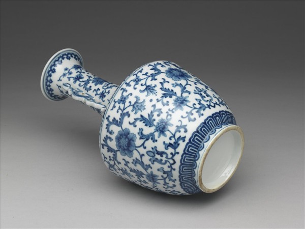 青花花卉紋龍耳瓶