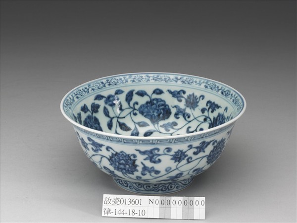 青花四季花卉紋碗