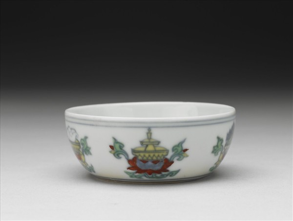 鬥彩蓮托五珍寶紋杯