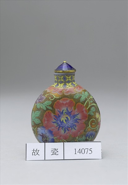 玻璃胎畫琺瑯金地西番蓮紋鼻煙壺