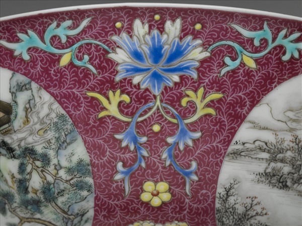 琺瑯彩洋紅地開光四季山水圖碗