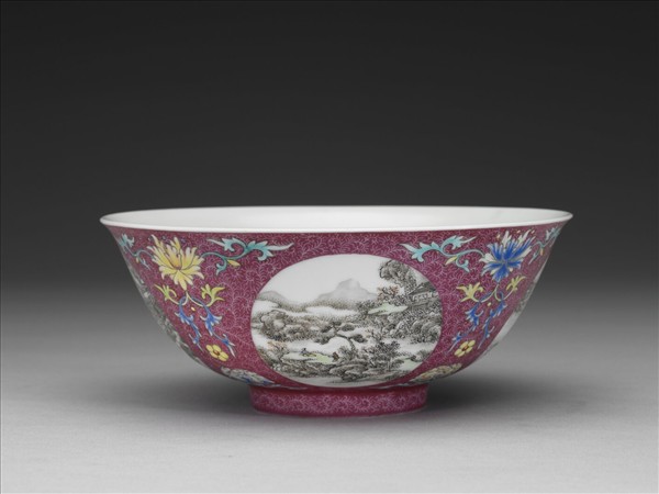 琺瑯彩洋紅地開光四季山水圖碗