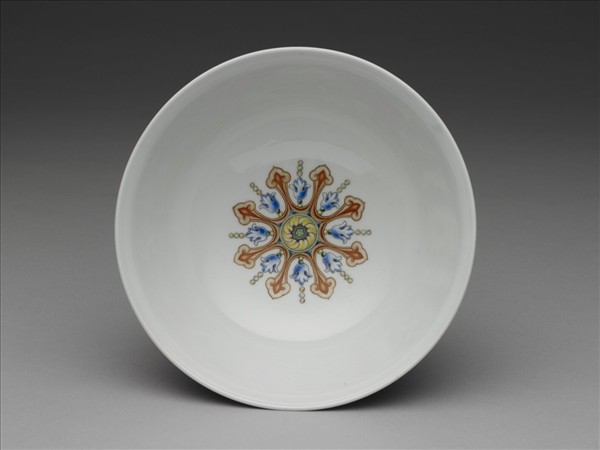 琺瑯彩洋紅地開光四季山水圖碗