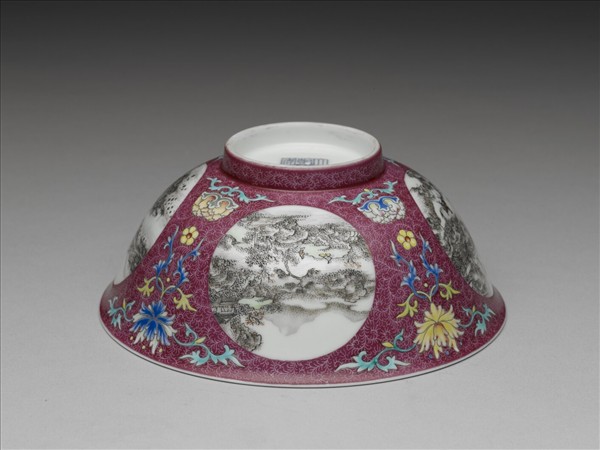 琺瑯彩洋紅地開光四季山水圖碗