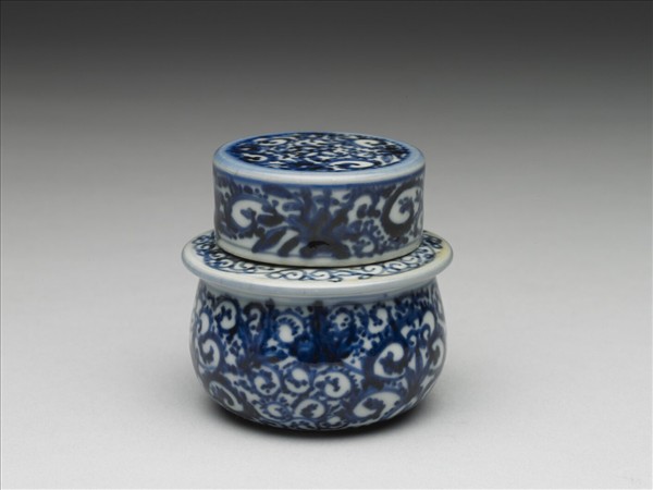 青花花卉紋罐