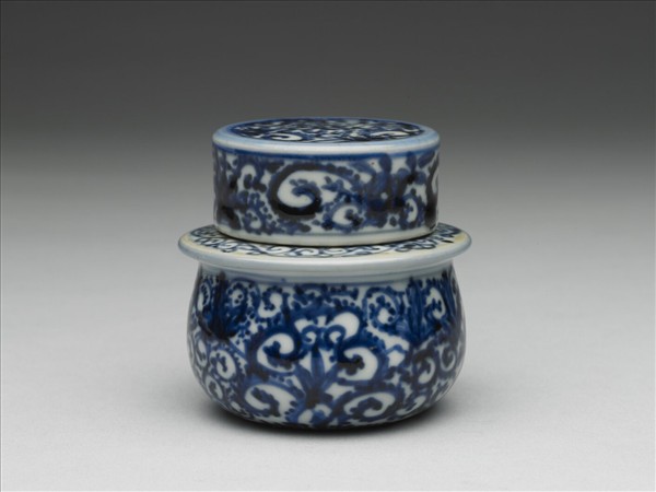 青花花卉紋罐