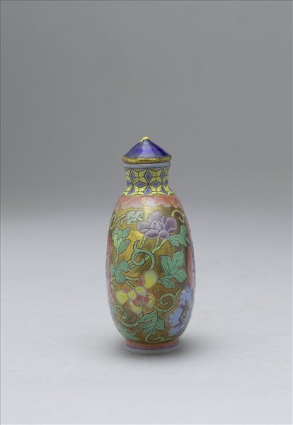 玻璃胎畫琺瑯金地西番蓮紋鼻煙壺