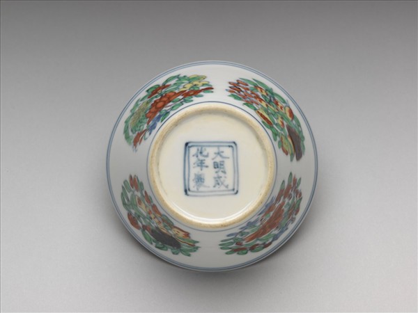 鬥彩四季團花果紋杯