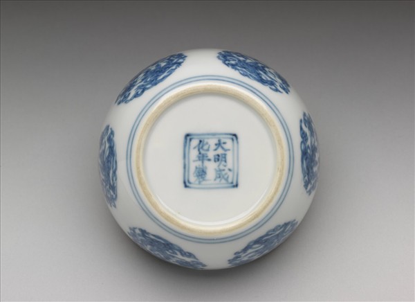 青花團夔龍紋杯