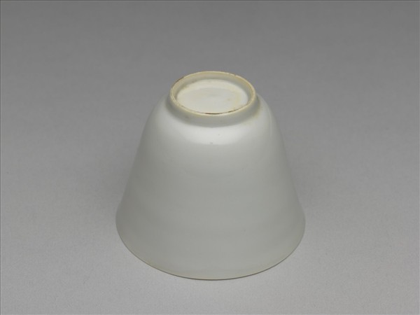 甜白釉雙龍紋杯