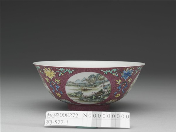 琺瑯彩洋紅地開光四季山水圖碗
