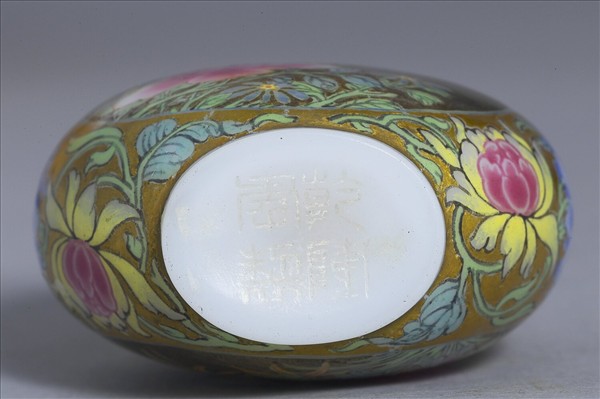 玻璃胎畫琺瑯花卉紋鼻煙壺