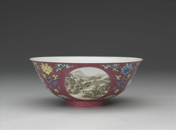 琺瑯彩洋紅地開光四季山水圖碗