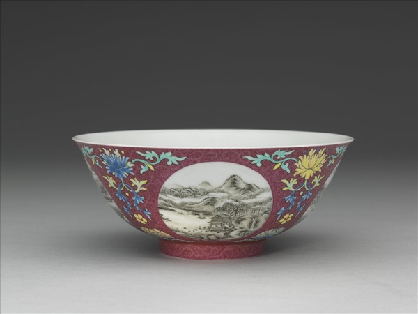 琺瑯彩洋紅地開光四季山水圖碗