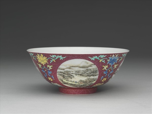 琺瑯彩洋紅地開光四季山水圖碗