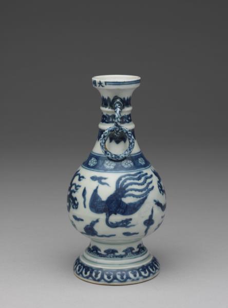 青花龍鳳紋獸耳環瓶