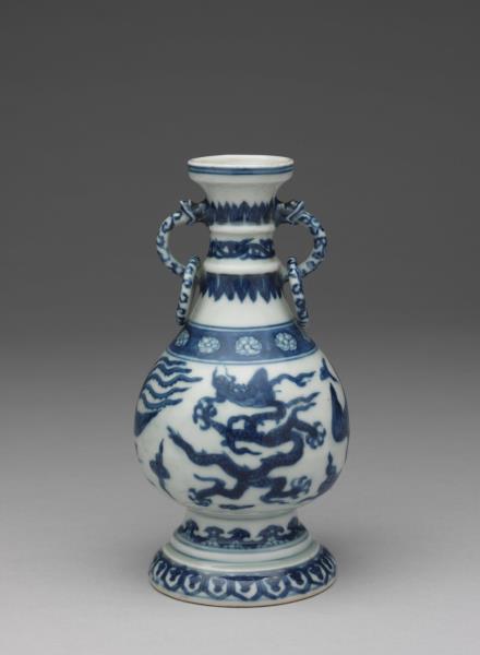 青花龍鳳紋獸耳環瓶