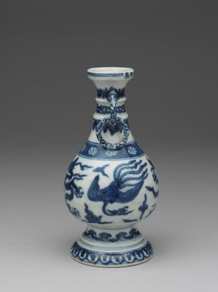 青花龍鳳紋獸耳環瓶