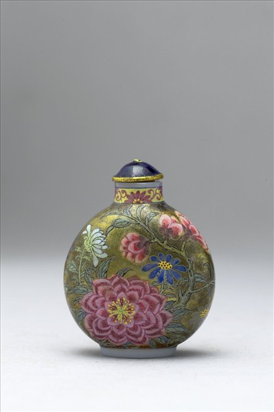 玻璃胎畫琺瑯金地花卉紋鼻煙壺