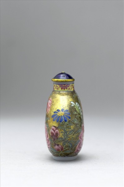玻璃胎畫琺瑯金地花卉紋鼻煙壺