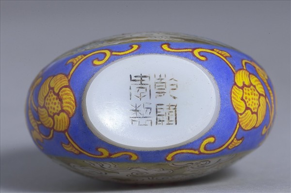 玻璃胎畫琺瑯瓊樓仙閣圖鼻煙壺