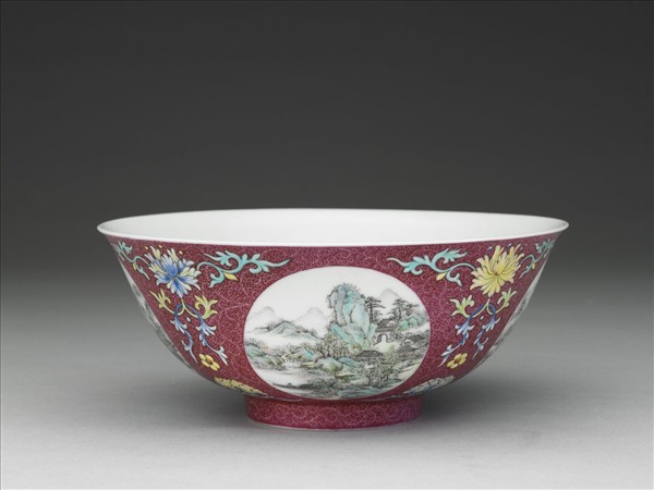 琺瑯彩洋紅地開光四季山水圖碗