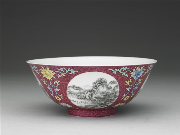 琺瑯彩洋紅地開光四季山水圖碗