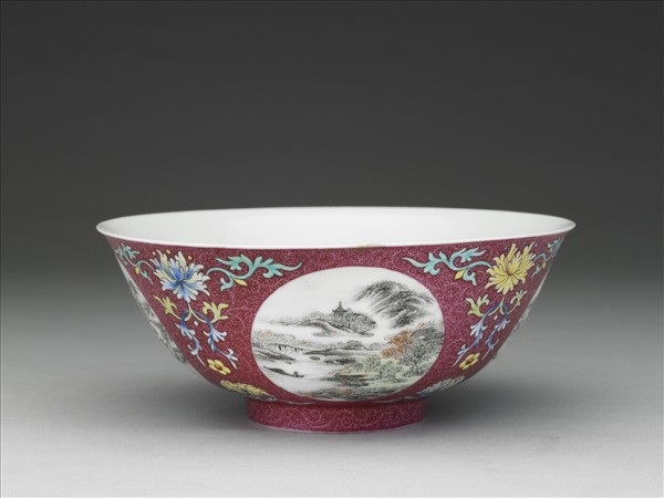琺瑯彩洋紅地開光四季山水圖碗