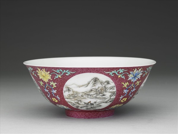 琺瑯彩洋紅地開光四季山水圖碗