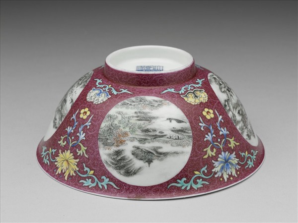 琺瑯彩洋紅地開光四季山水圖碗