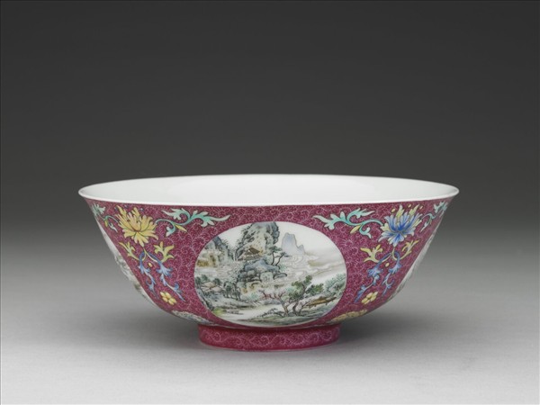 琺瑯彩洋紅地開光四季山水圖碗