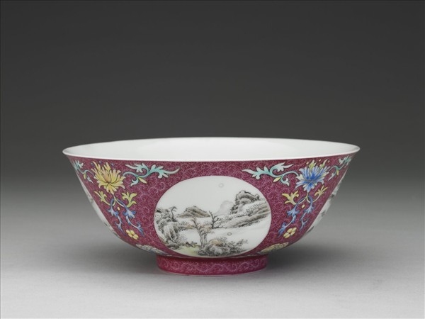 琺瑯彩洋紅地開光四季山水圖碗