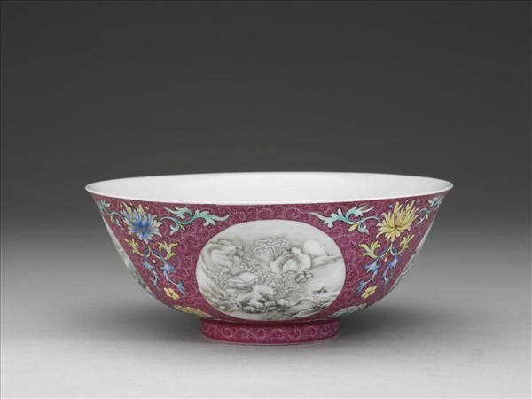 琺瑯彩洋紅地開光四季山水圖碗