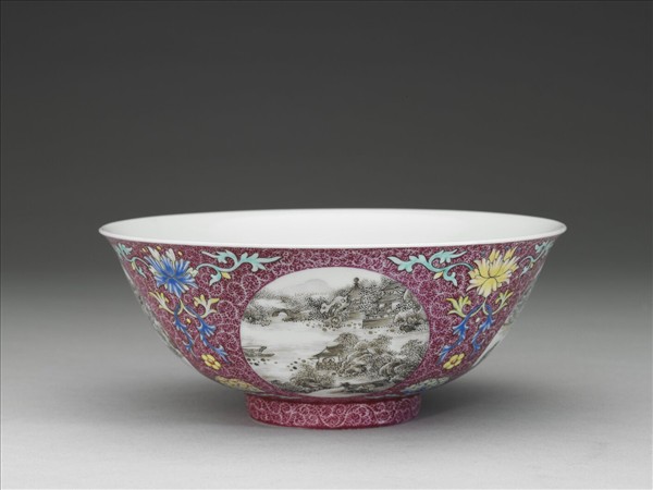 琺瑯彩洋紅地開光四季山水圖碗