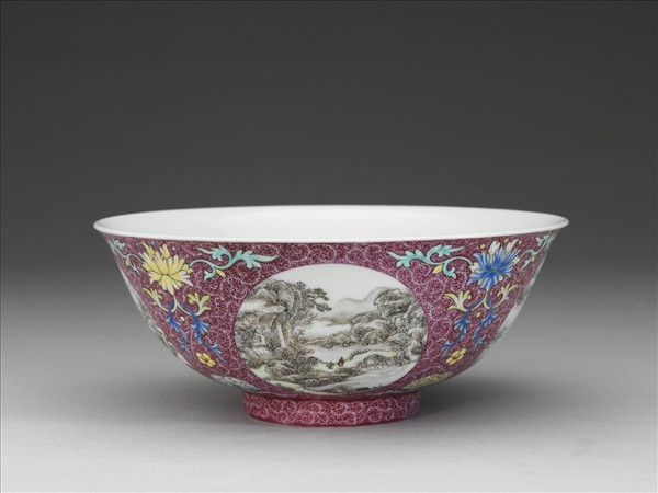 琺瑯彩洋紅地開光四季山水圖碗