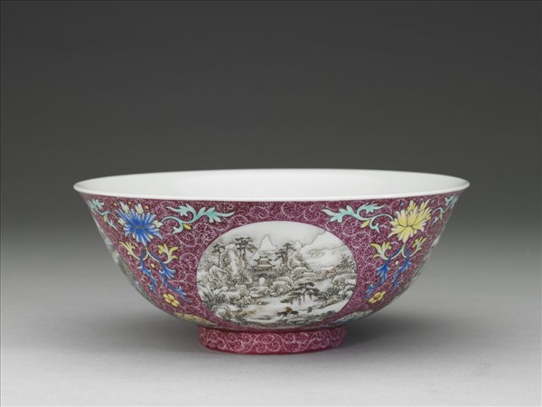 琺瑯彩洋紅地開光四季山水圖碗