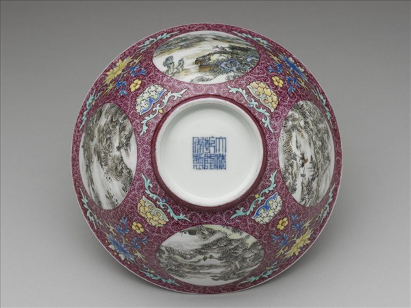 琺瑯彩洋紅地開光四季山水圖碗