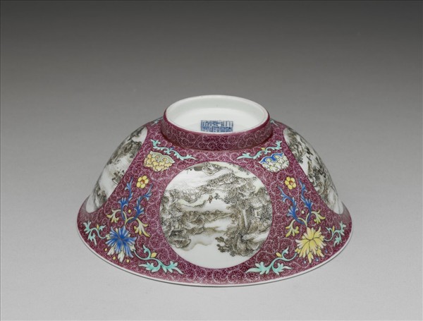 琺瑯彩洋紅地開光四季山水圖碗