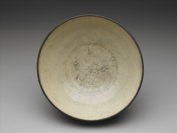 白瓷劃花蓮瓣紋碗