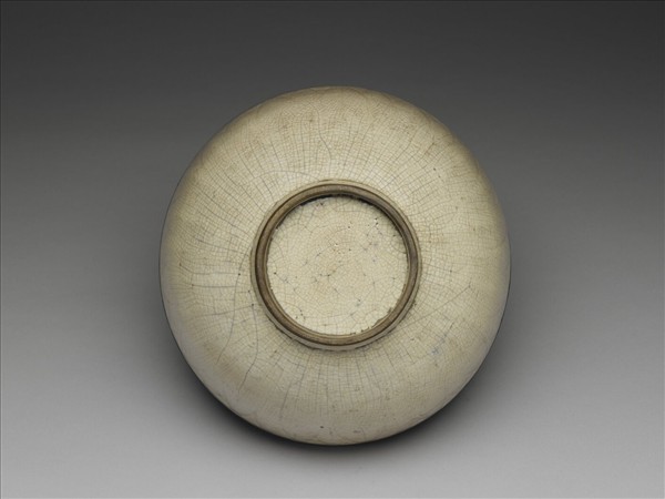 白瓷劃花蓮瓣紋碗