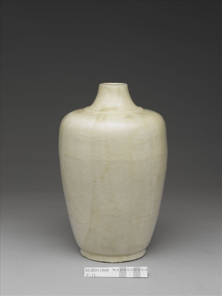 吉州窯 白瓷劃花纏枝番蓮紋瓶