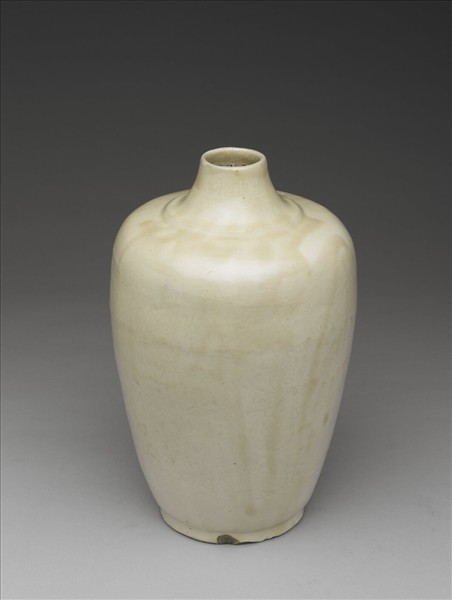 吉州窯 白瓷劃花纏枝番蓮紋瓶