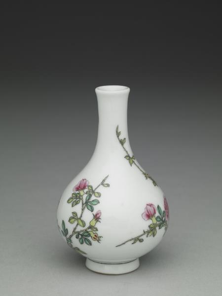 琺瑯彩花卉瓶- 故宮