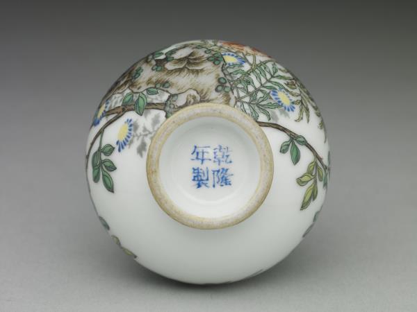 琺瑯彩花卉瓶- 故宮