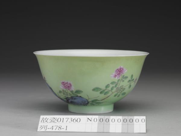 琺瑯彩綠地月季翠竹圖碗