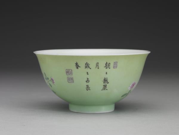 琺瑯彩綠地月季翠竹圖碗