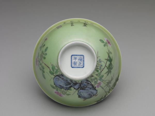 琺瑯彩綠地月季翠竹圖碗