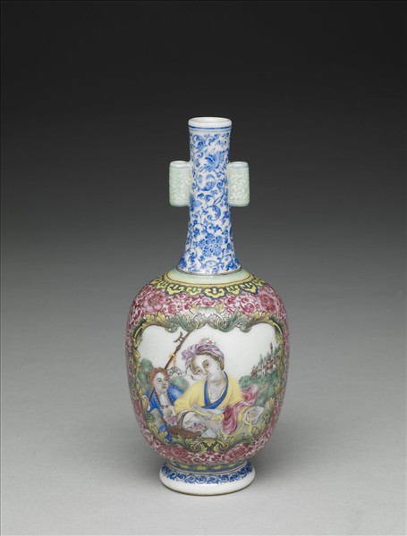 琺瑯彩錦地開光西洋人物貫耳瓶